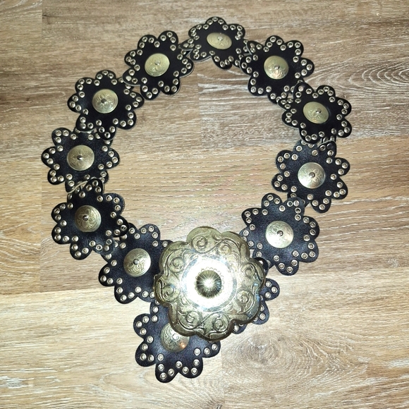 Vintage Accessories - Vintage Western Black Leather Flower Shaped Silver Concho Belt Size Medium